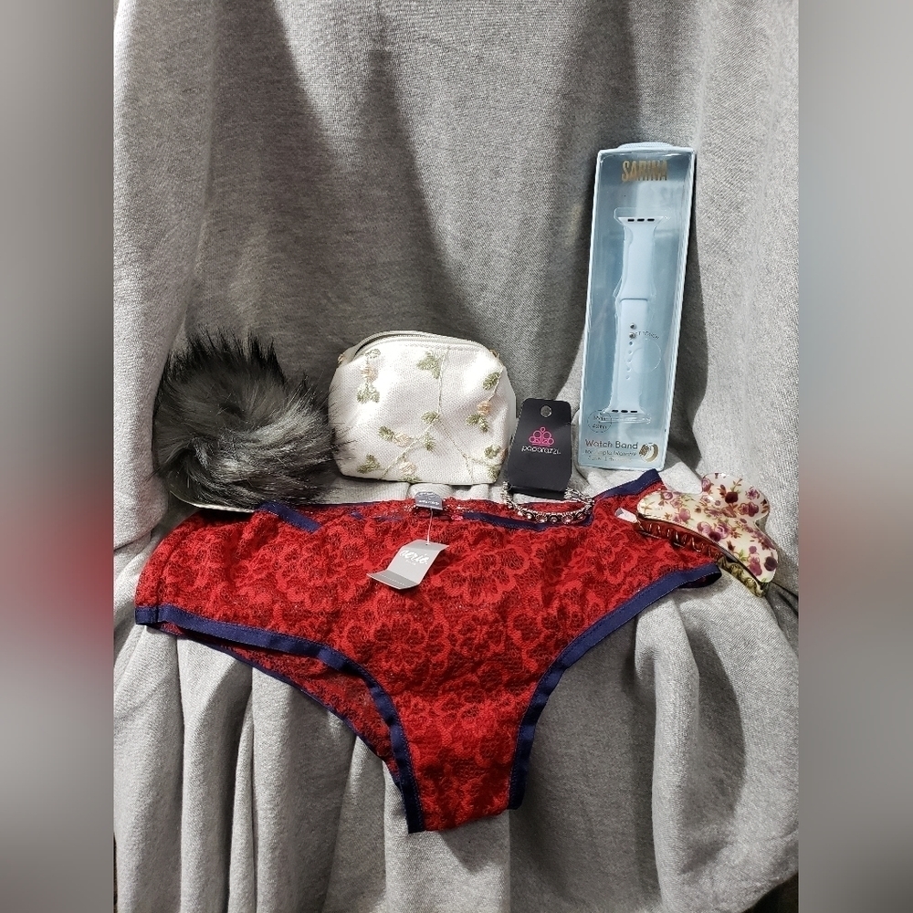 Gift box with all new random accessories!